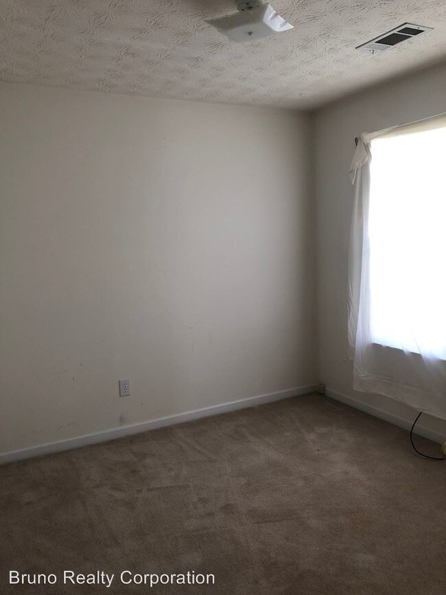 Building Photo - 3 br, 2 bath House - 30 N. Greenfield Circle