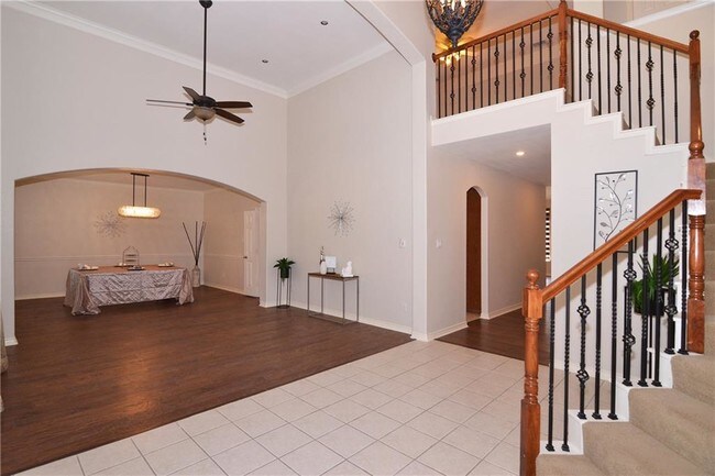 Foto del edificio - 8120 Spring Valley Ln