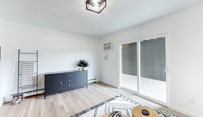 Foto del edificio - Massillon Square, 5001 Massillon Rd, North...