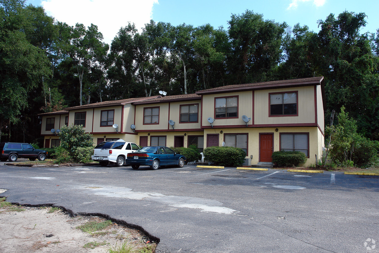 Building Photo - Southern Pines Apartments