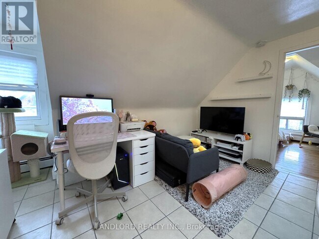 Photo du bâtiment - 198 Dunn Ave