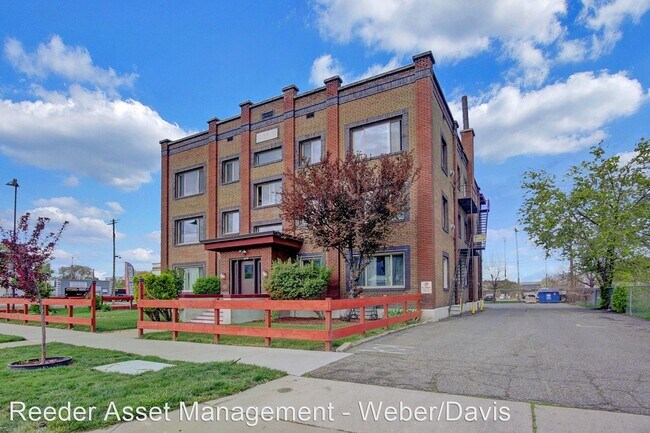 Building Photo - 2675 Grant Ave