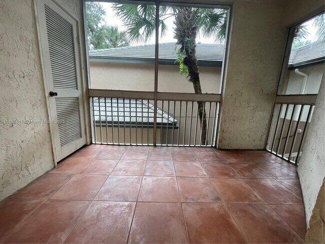 Foto del edificio - 9755 Westview Dr