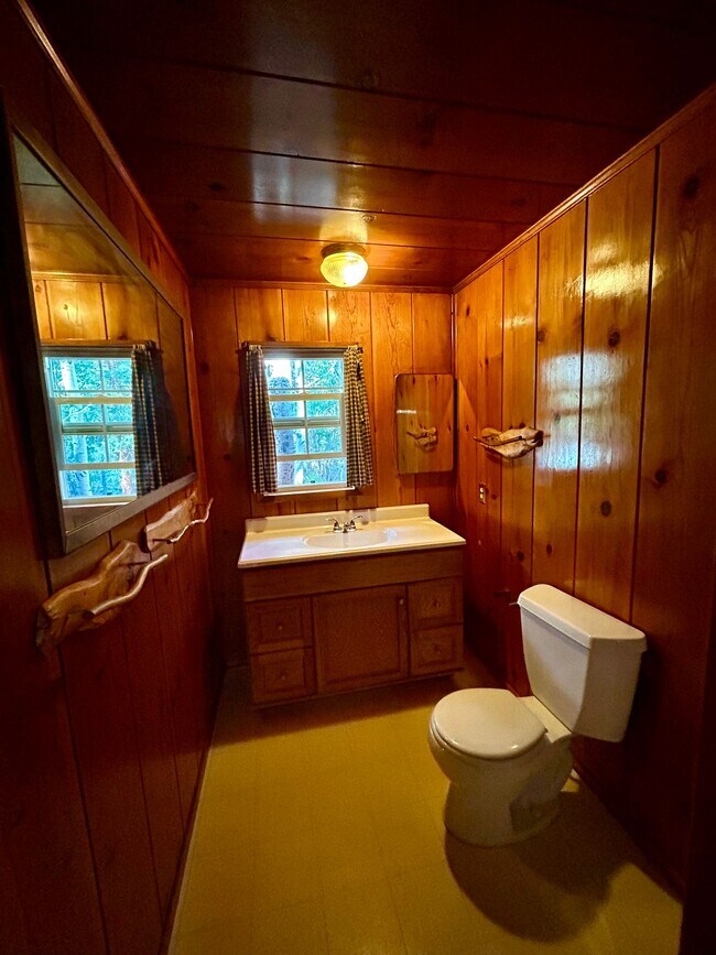 Building Photo - 396 Juniper Dr