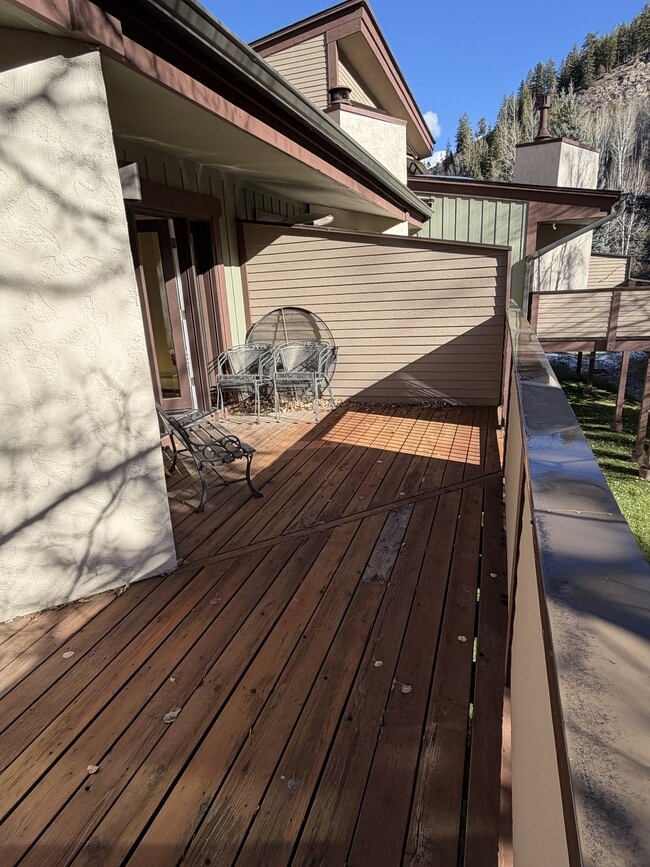 Foto del edificio - 2833 Kinnickinnick Rd