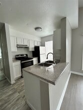Building Photo - 3900 Woodchase Dr
