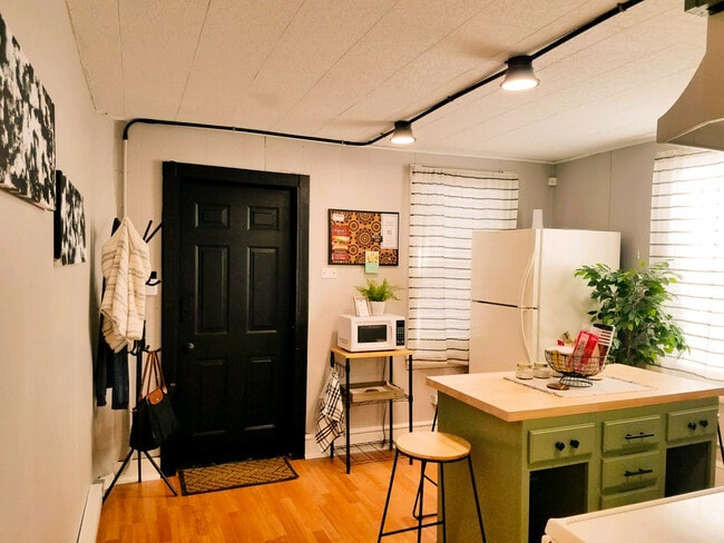 Cocina para comer - 1 E Ridge St