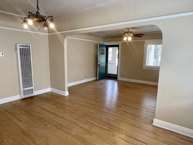 Building Photo - Timeless 2 Bedroom Home in Historic Washin...
