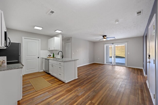 Interior Photo - Bridgewater Crossing