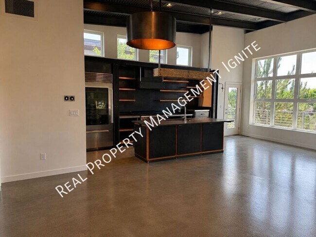 Foto del edificio - 636 NW Portland Ave