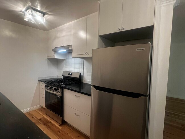 Foto del edificio - 2520 North Beachwood Drive