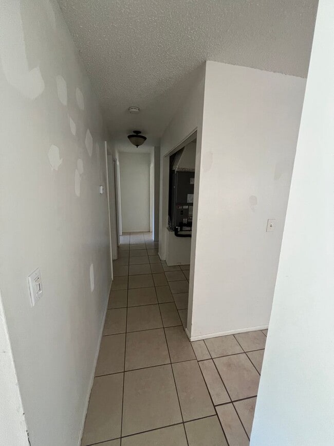 Building Photo - AVAIL 7/15 -- $1,695 ** Annual ** 3 Bed / ...