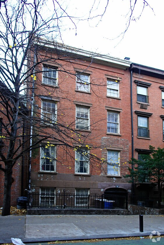 Primary Photo - 152 Henry St