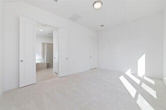 Building Photo - 1434 Girasol St