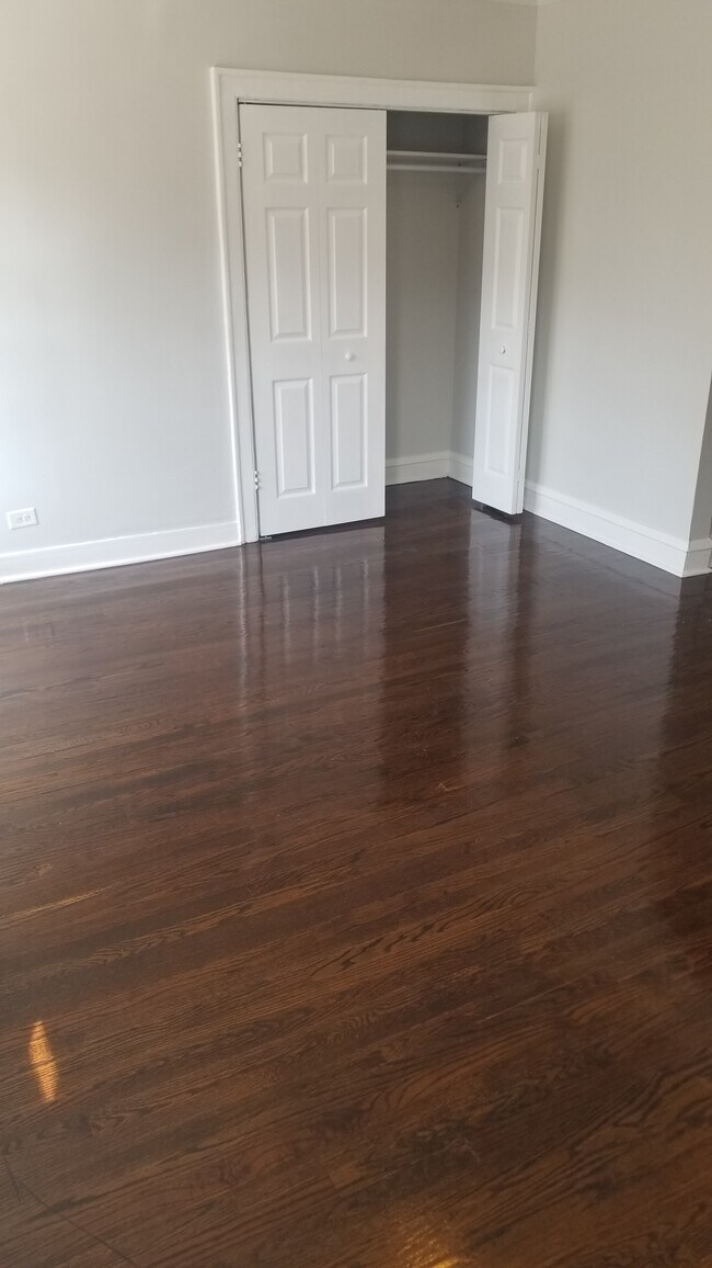 Foto del edificio - 2220 E 79th St