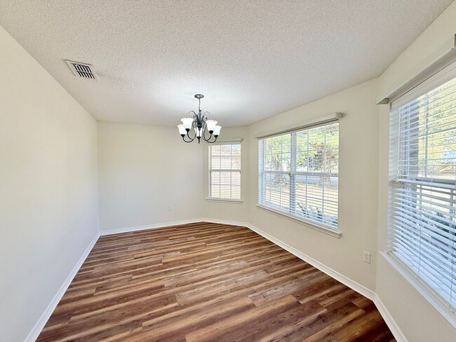 Foto del edificio - Beautiful 3-Bedroom Pool Home - Close To NAS