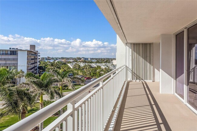 Foto del edificio - 3546 S Ocean Blvd