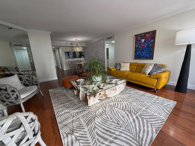 Foto del edificio - 5757 Collins Ave