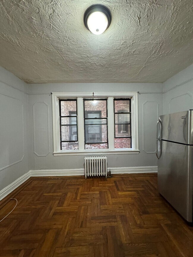 Foto del edificio - 112 Corbin Ave