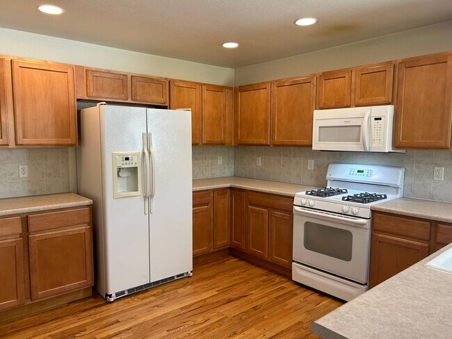 Foto del edificio - Comfortable 3-Bedroom Home with Community Amenities in Fort Collins – Available Now