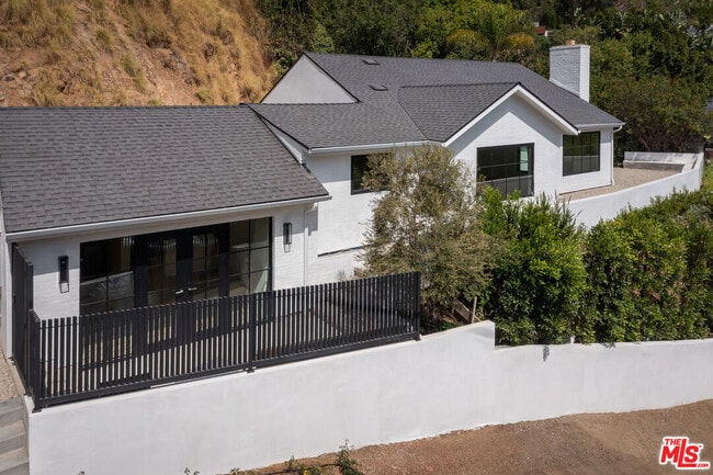 Building Photo - 8353 Sunset View Dr
