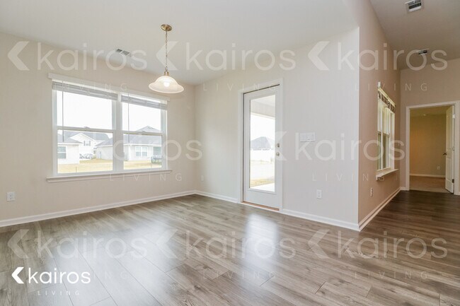 Building Photo - 26 Red Oak Dr.