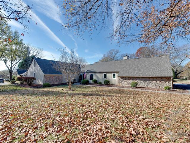 Building Photo - 8300 Raintree Ln