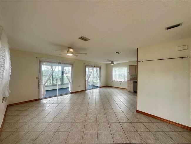 Foto del edificio - 709 S Lake Starr Blvd
