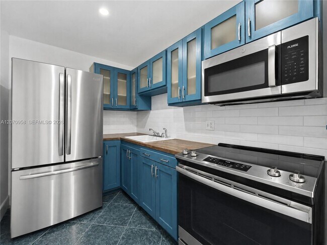 Foto del edificio - 8411 NW 8th St