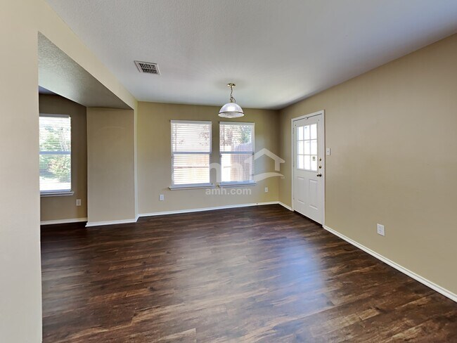 Foto del edificio - 4610 Elm Point Dr
