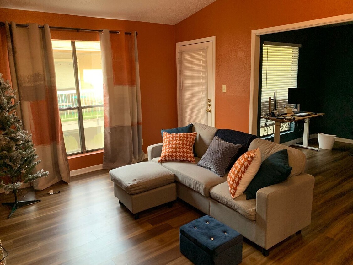 Foto principal - 2 Bedroom Townhome in Houston