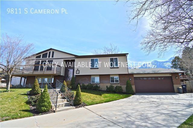 Primary Photo - Gorgeous New Renovated 6 Bedroom East Sand...