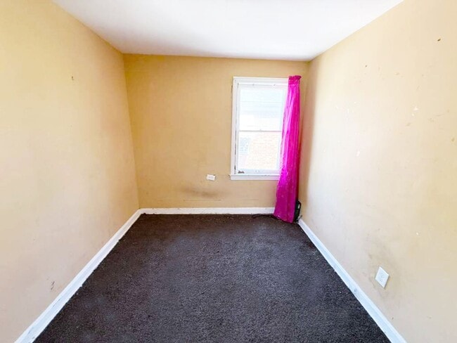 Building Photo - 3 BED 1 BATH SINGLE FAMILY HOME