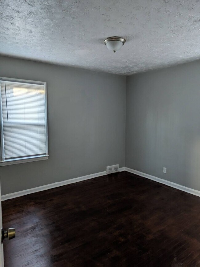 Foto del edificio - 18727 Grandville 3 BEDS & 1.5 BATH FOR RENT!