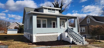 Building Photo - 2502 Halcyon Ave