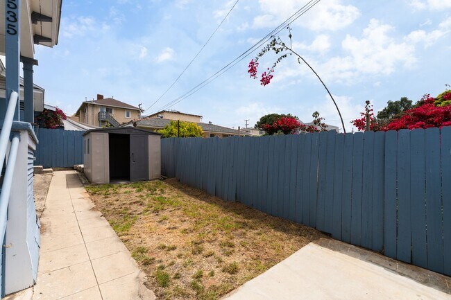 Foto del edificio - 531-535 W Juniper Street