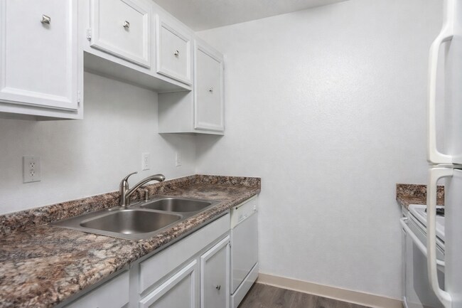 Foto del edificio - 2021 Farmer Pl