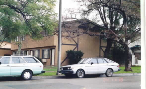Building Photo - 265 S Vicentia Ave