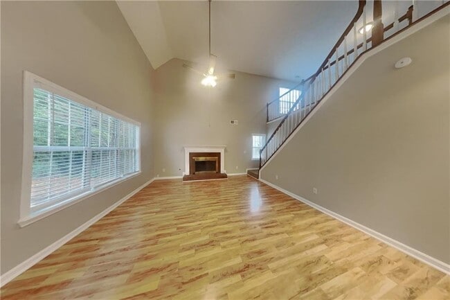 Foto del edificio - 2455 Compton Pl