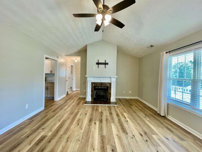 Foto del edificio - 3-Bed, 2-Bath Nest With Bonus Room In Faye...