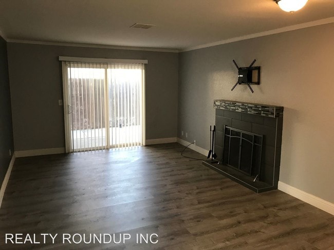 Building Photo - 3 br, 2 bath House - 1023 Azure Ct