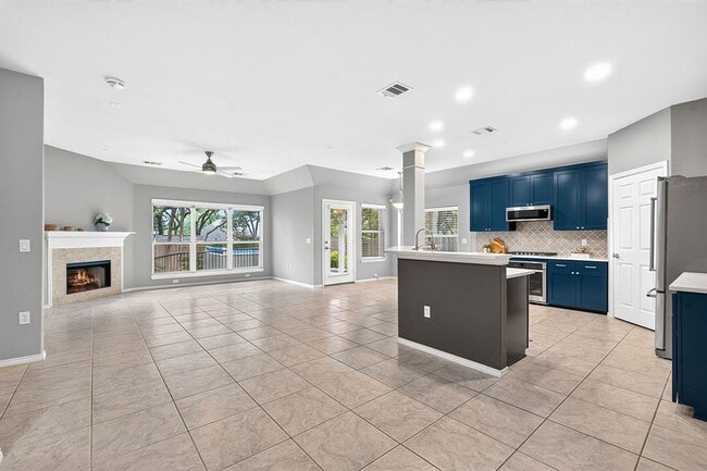 Building Photo - 516 Carismatic Ln