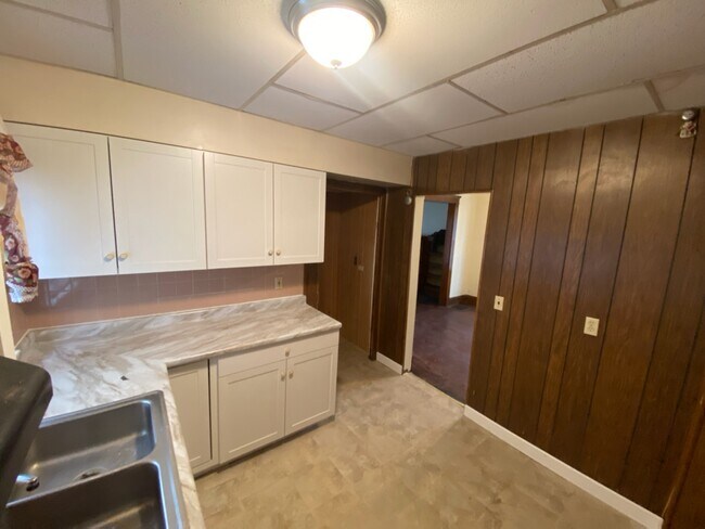 Building Photo - 441 Eddy Rd