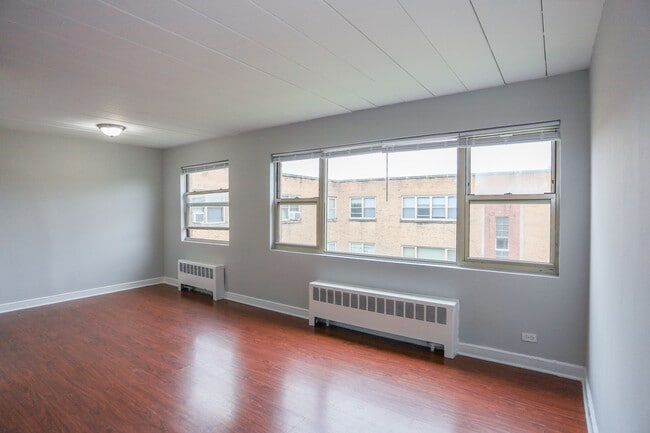 Building Photo - 5655 N Christiana Ave