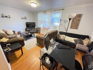 Building Photo - 251 Kelton St