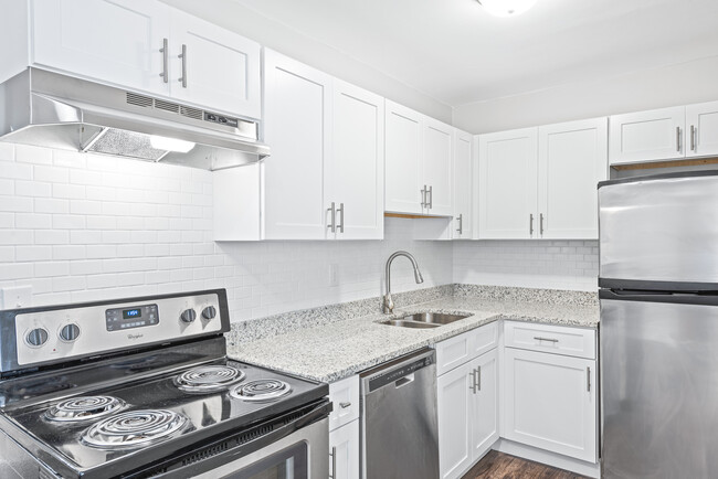 Building Photo - 915 Woodland Trail