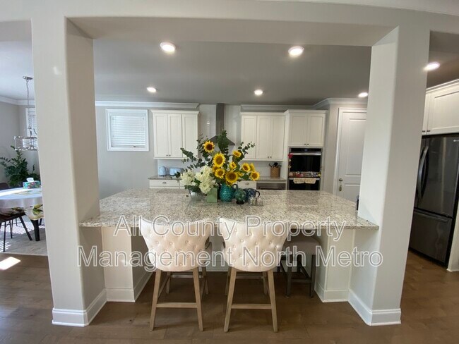 Building Photo - 6562 Creekview Cir