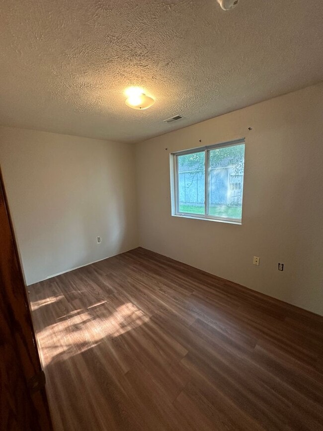 Building Photo - CD-111