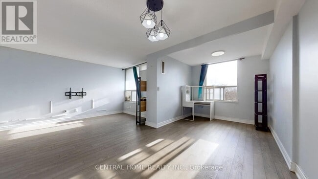 Photo du bâtiment - 5 Shady Golfway