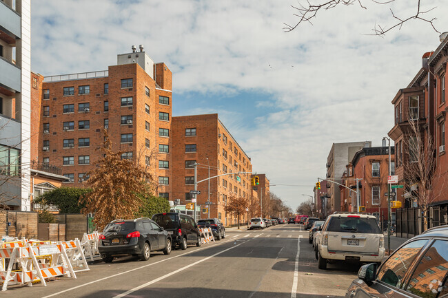 Building Photo - 707 Willoughby Ave